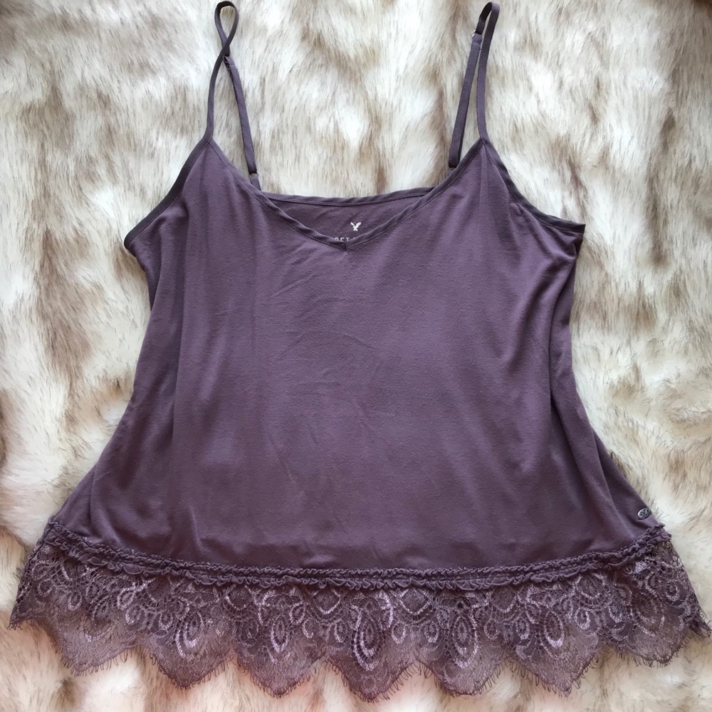 💕Plum Strappy Tank w/ Lace Hemline